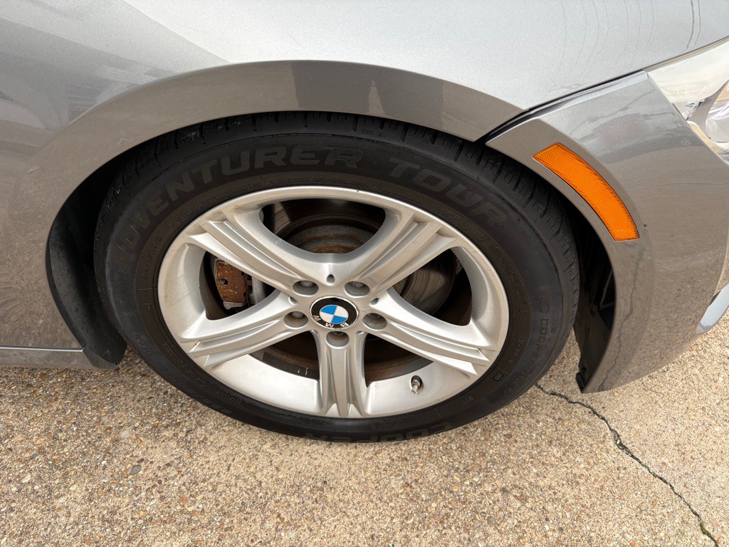 2011 BMW 3 Series Image 32