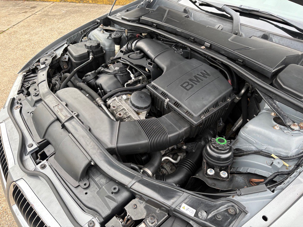 2011 BMW 3 Series Image 33