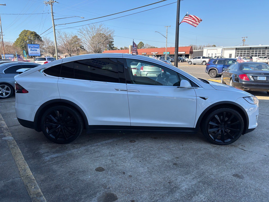 2020 Tesla Model X Image 9