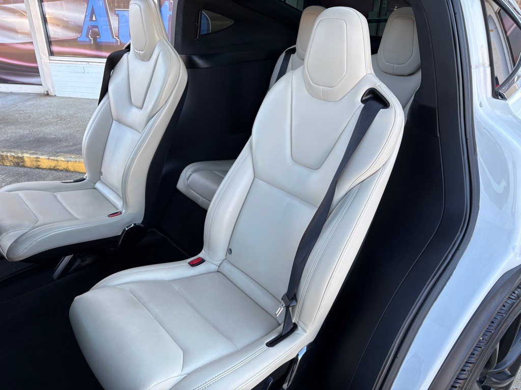 2020 Tesla Model X Image 14