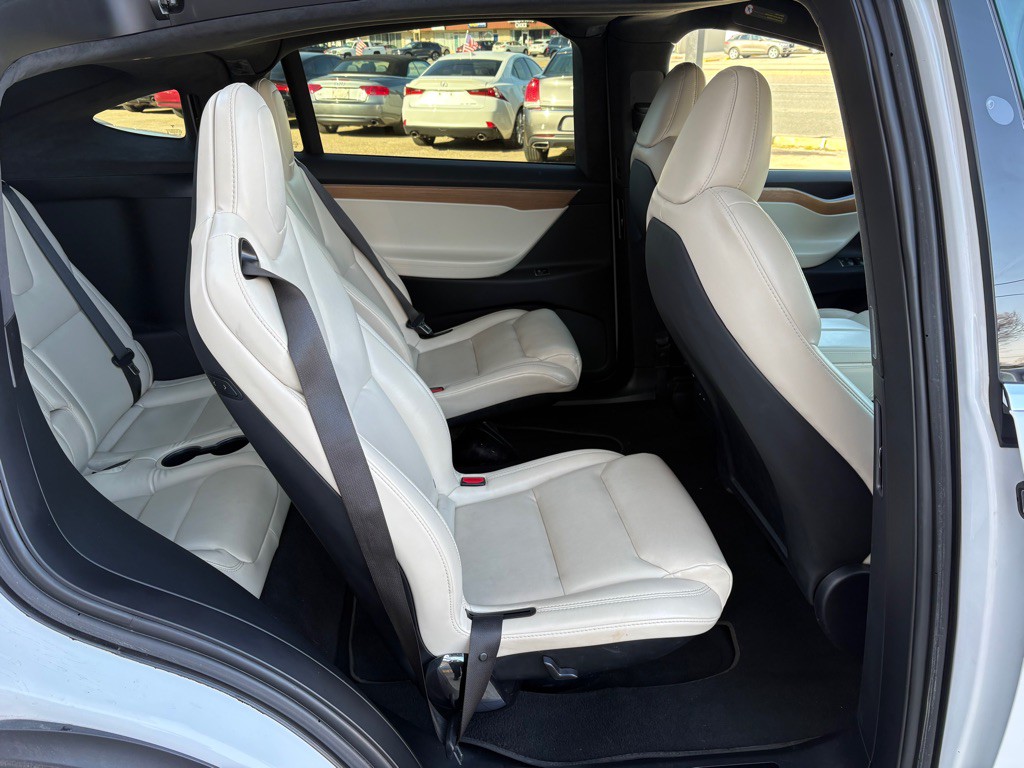 2020 Tesla Model X Image 17
