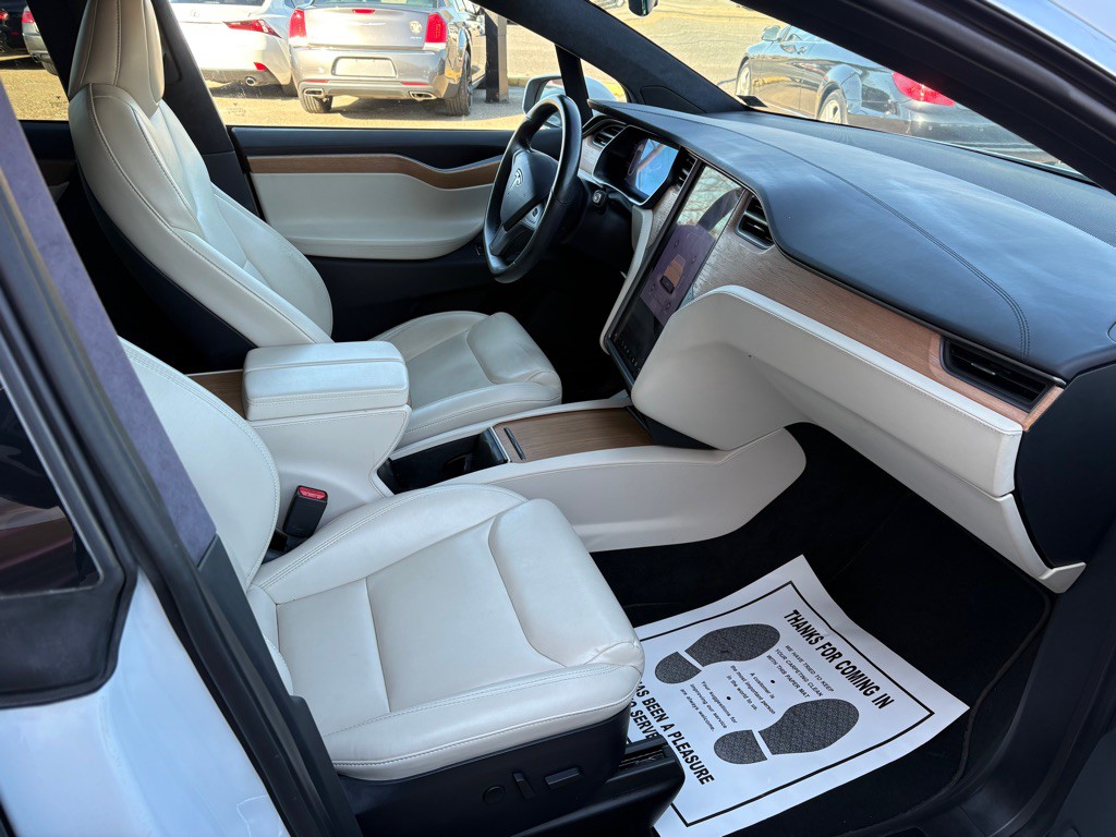 2020 Tesla Model X Image 18