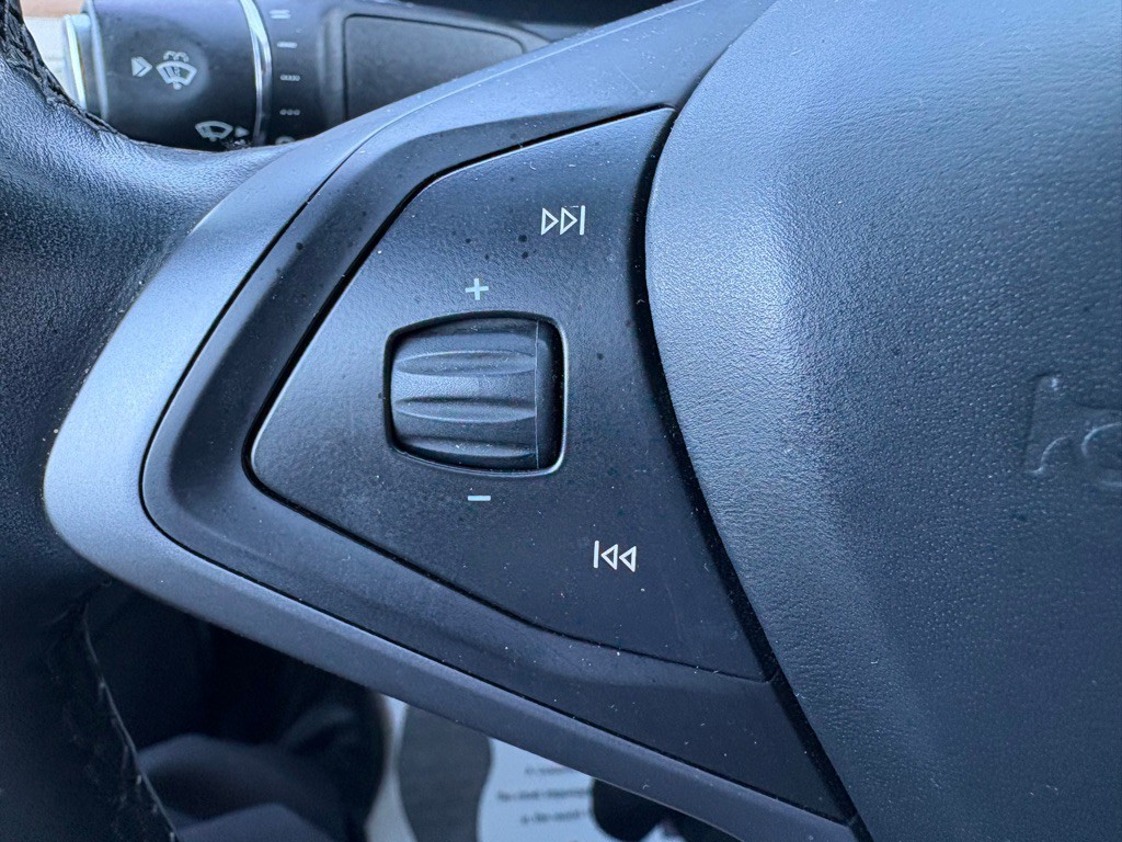 2020 Tesla Model X Image 26