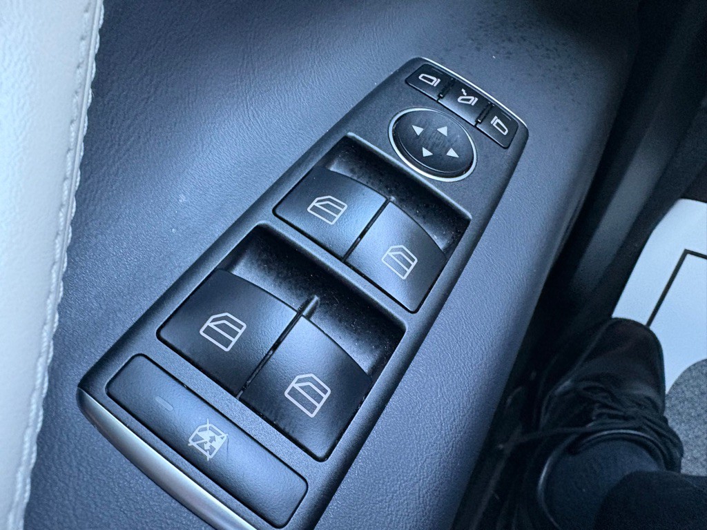 2020 Tesla Model X Image 27