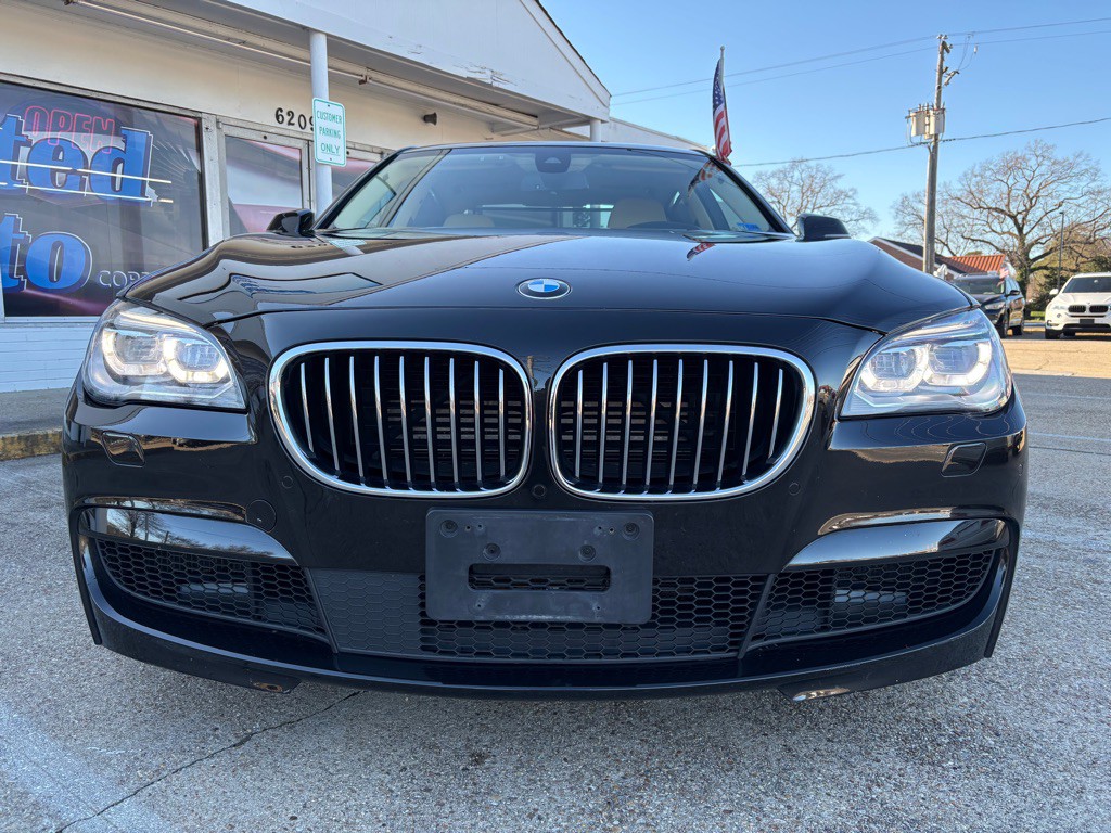 2015 BMW 7 Series Image 2