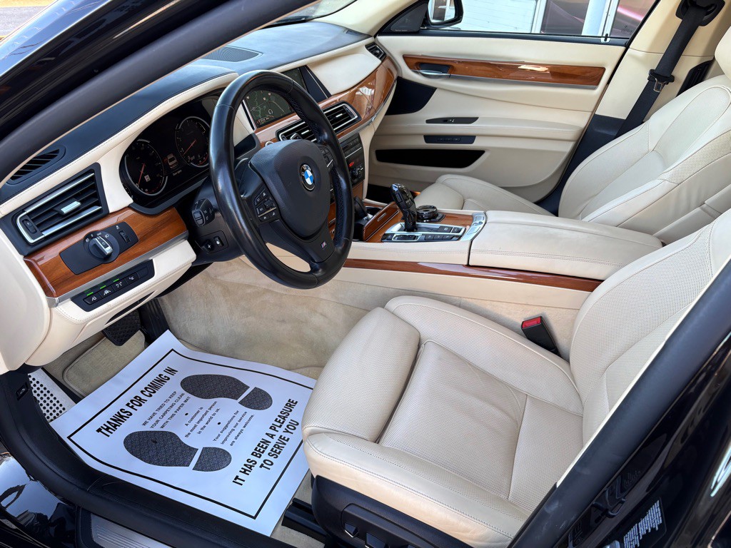 2015 BMW 7 Series Image 9