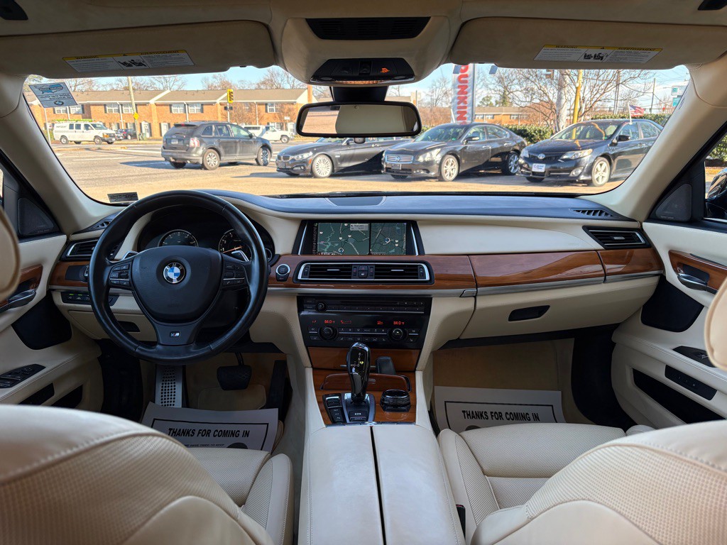 2015 BMW 7 Series Image 11