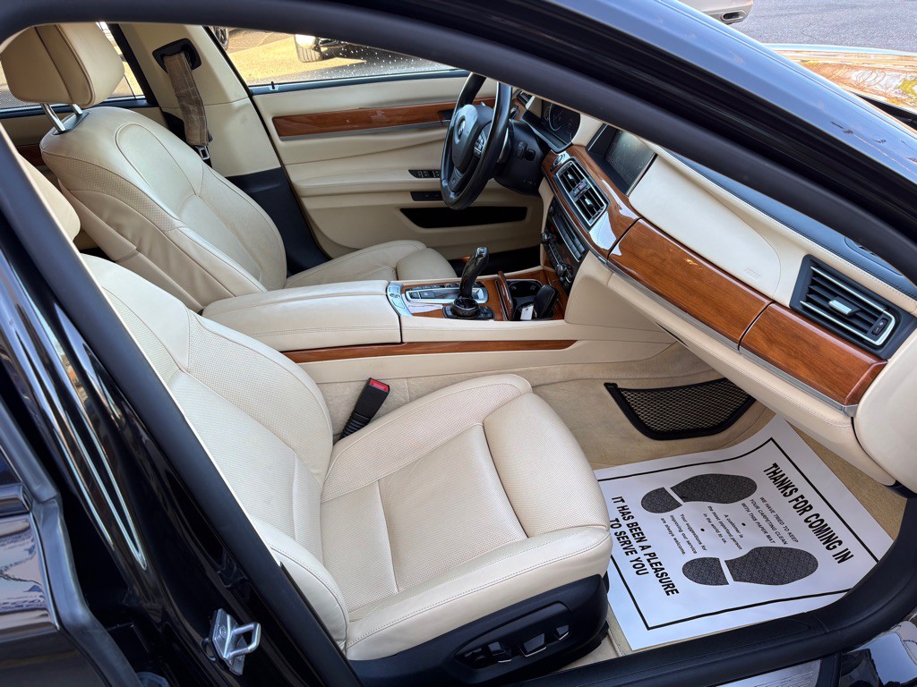 2015 BMW 7 Series Image 13