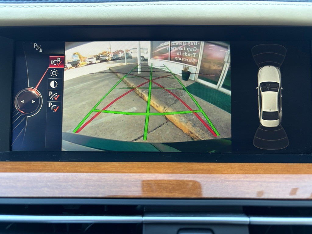 2015 BMW 7 Series Image 15