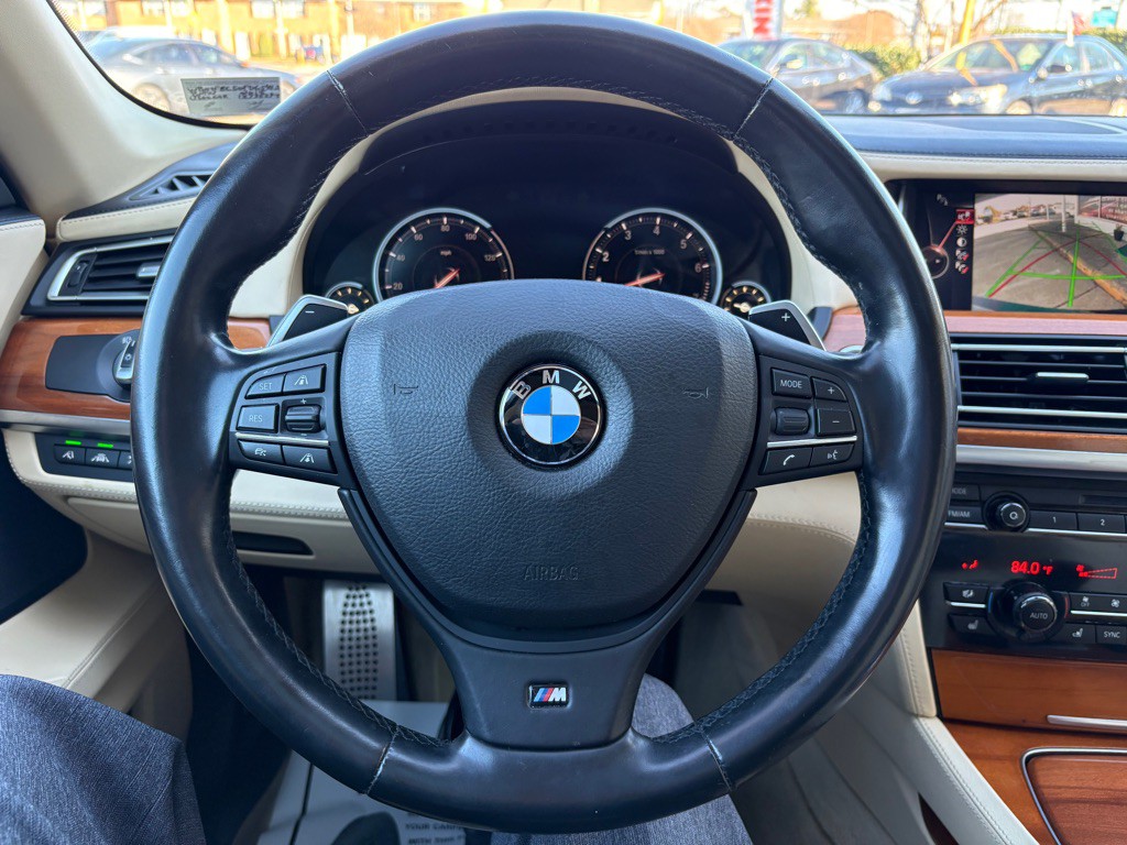2015 BMW 7 Series Image 17