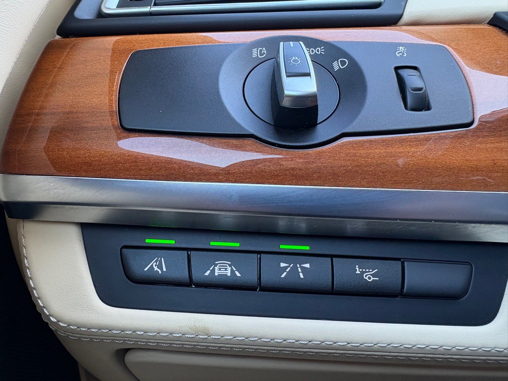 2015 BMW 7 Series Image 20