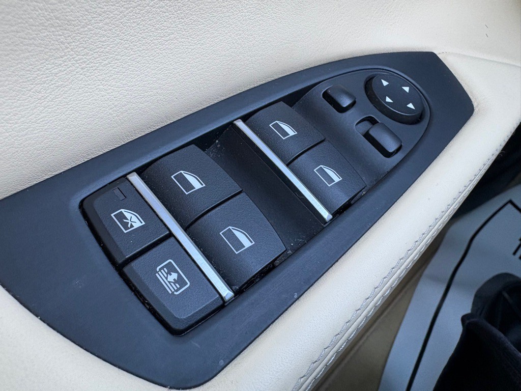 2015 BMW 7 Series Image 21