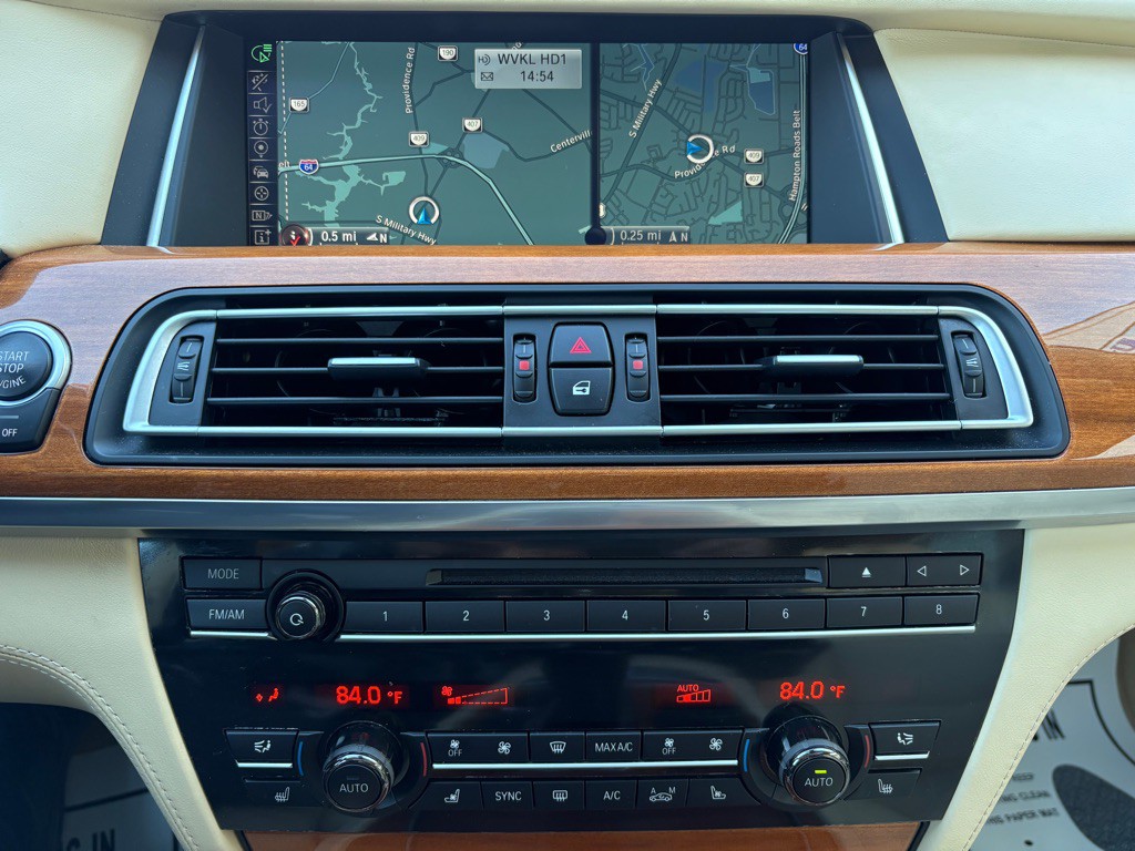 2015 BMW 7 Series Image 22