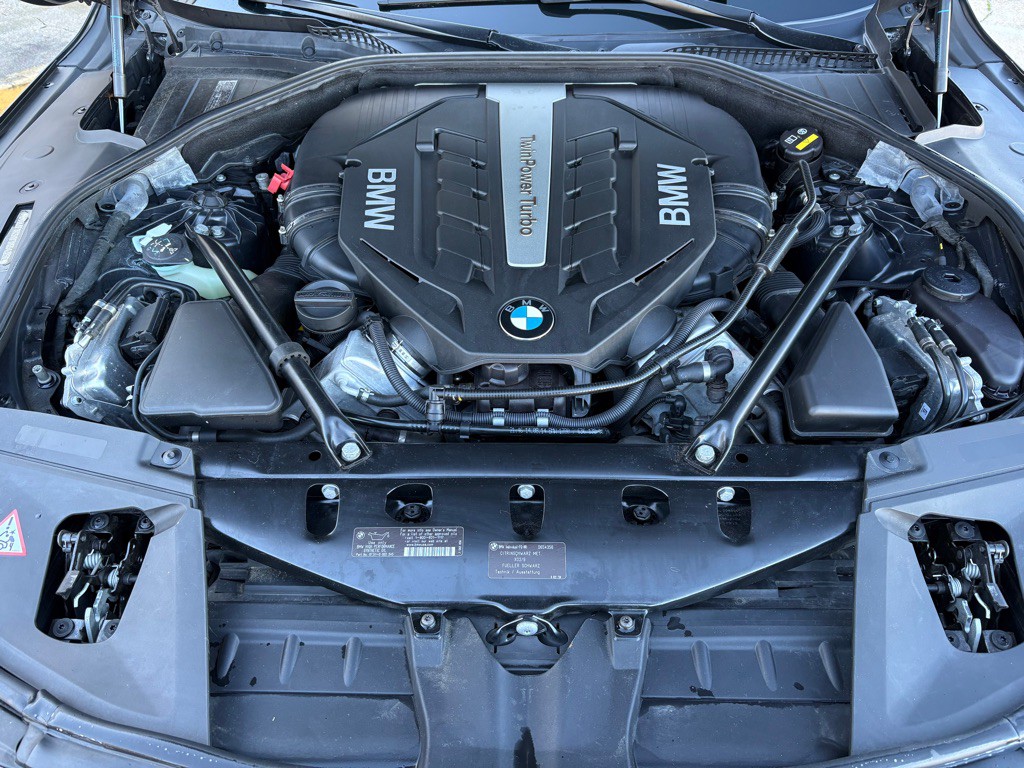 2015 BMW 7 Series Image 31