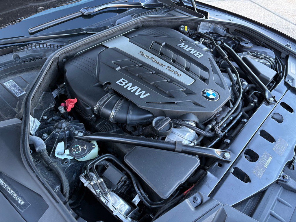 2015 BMW 7 Series Image 32