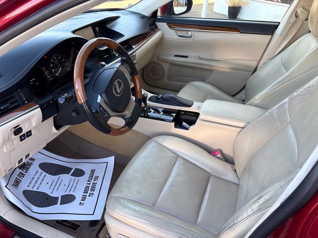 2013 Lexus ES Image 10