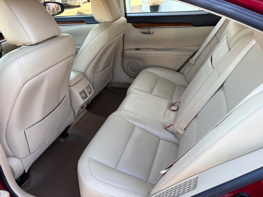 2013 Lexus ES Image 11
