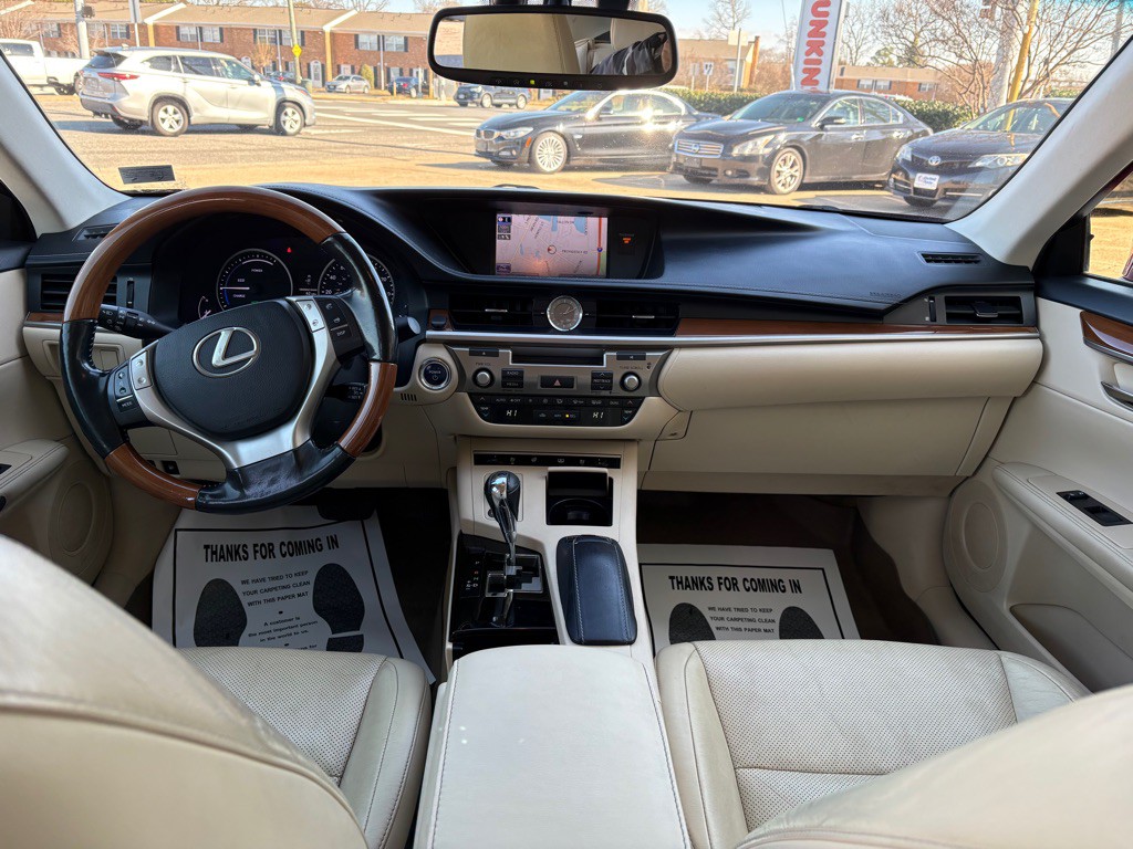 2013 Lexus ES Image 12