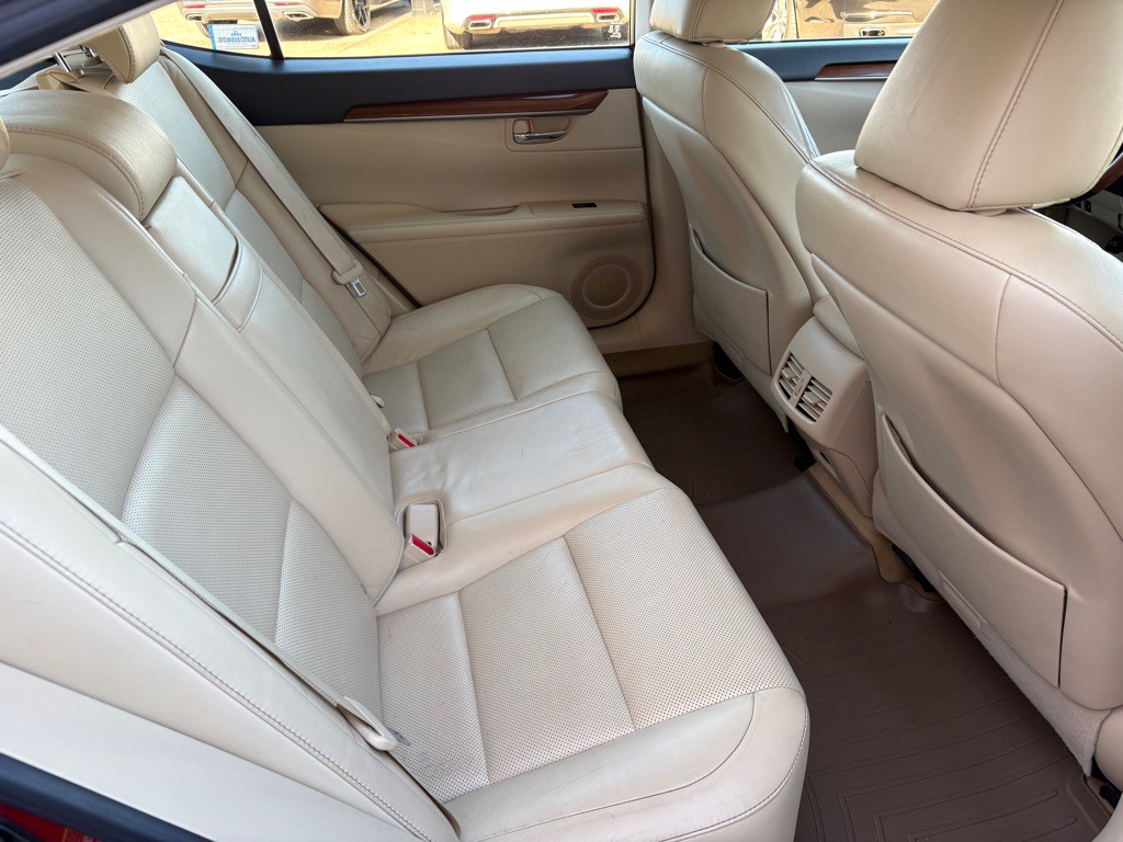 2013 Lexus ES Image 13