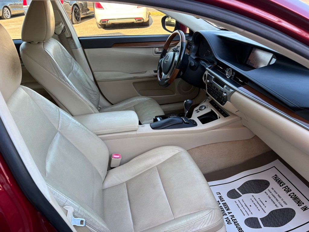 2013 Lexus ES Image 14