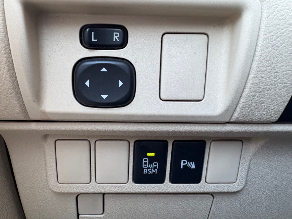 2013 Lexus ES Image 21