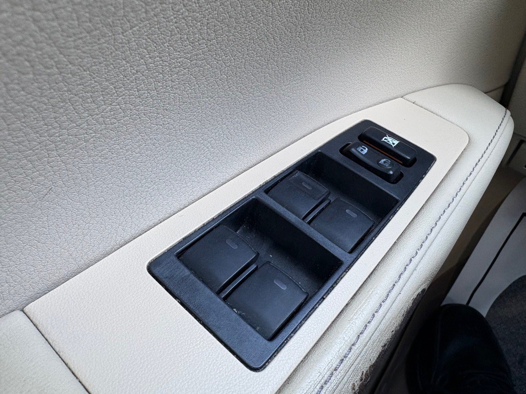 2013 Lexus ES Image 22