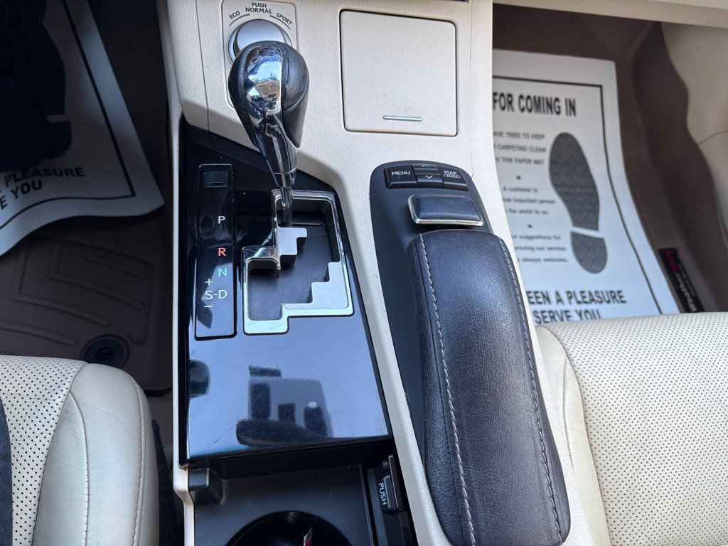 2013 Lexus ES Image 26