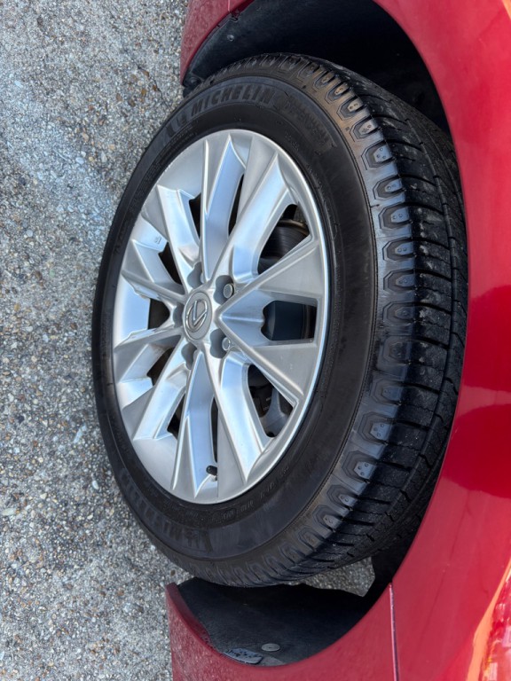 2013 Lexus ES Image 30