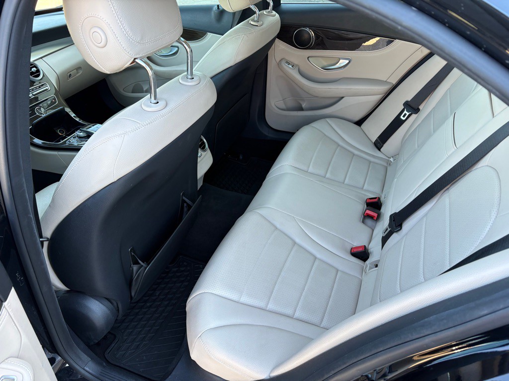 2015 Mercedes-Benz C-Class Image 11