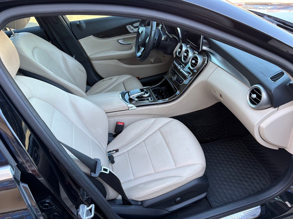 2015 Mercedes-Benz C-Class Image 14