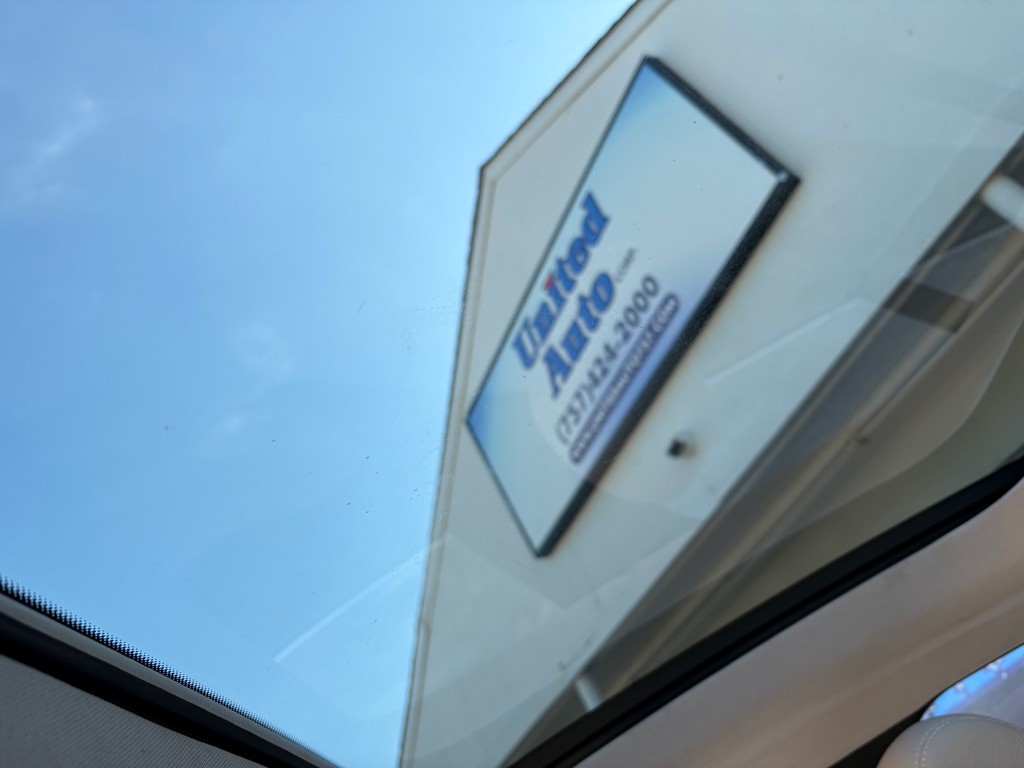 2015 Mercedes-Benz C-Class Image 16