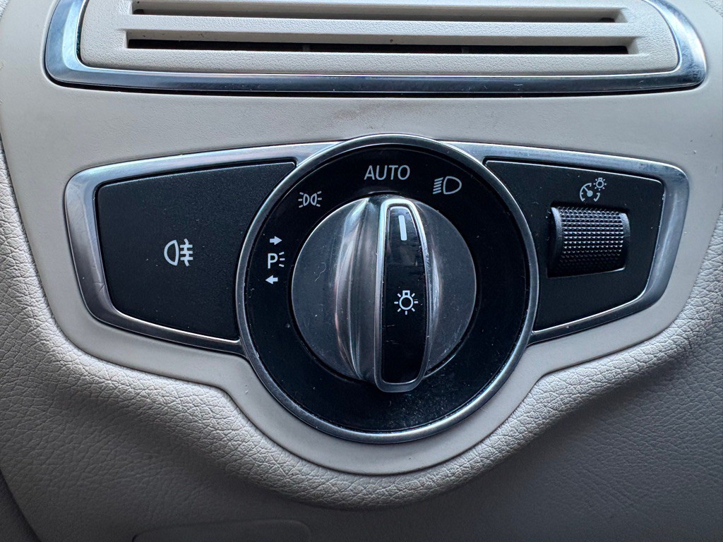 2015 Mercedes-Benz C-Class Image 20