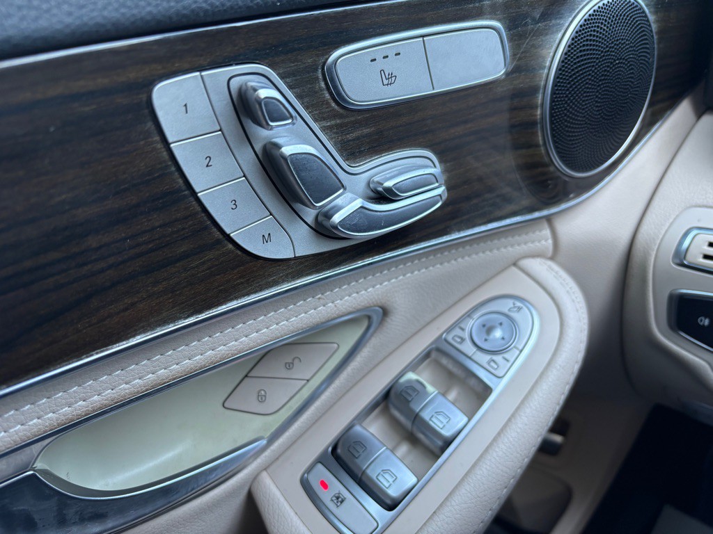 2015 Mercedes-Benz C-Class Image 21