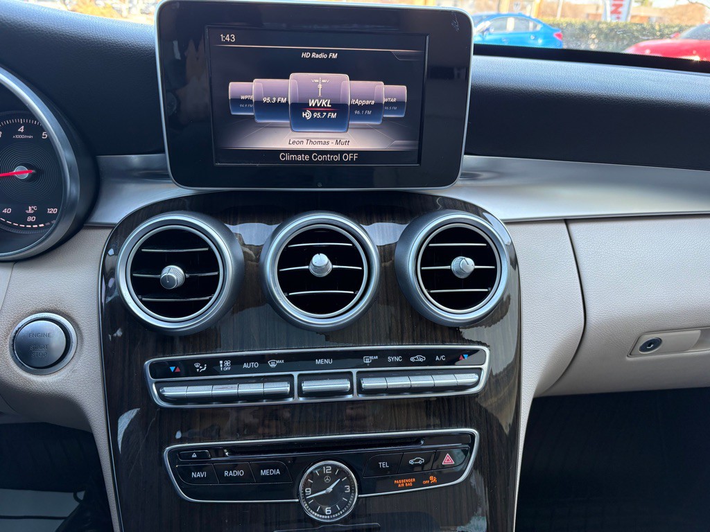 2015 Mercedes-Benz C-Class Image 22