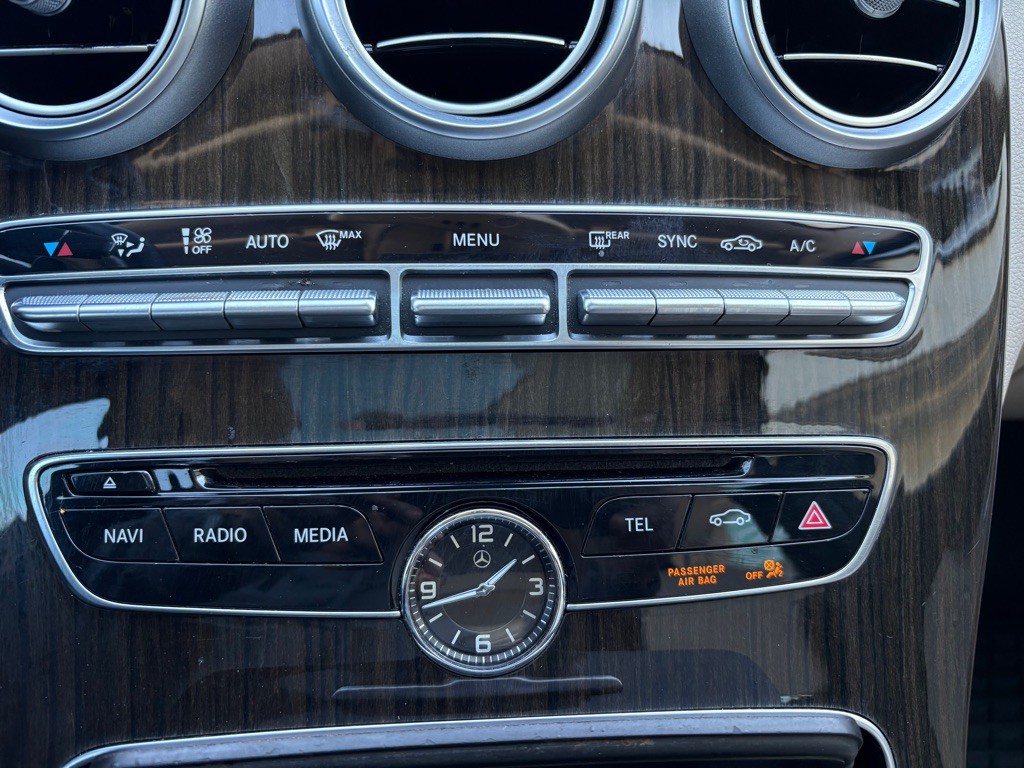 2015 Mercedes-Benz C-Class Image 23