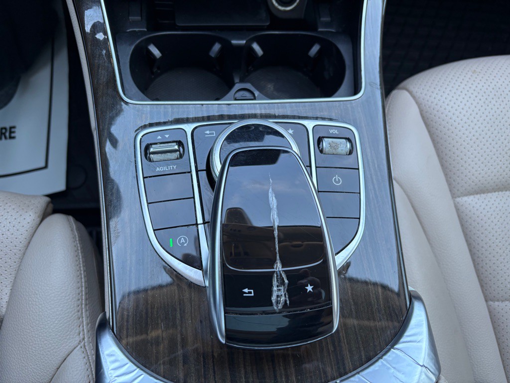 2015 Mercedes-Benz C-Class Image 24