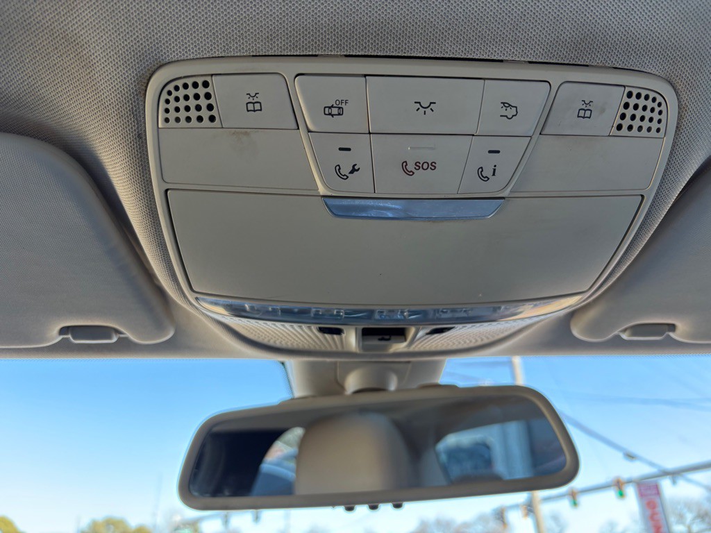 2015 Mercedes-Benz C-Class Image 25