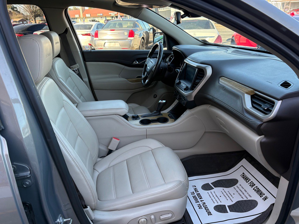 2019 GMC Acadia Image 16