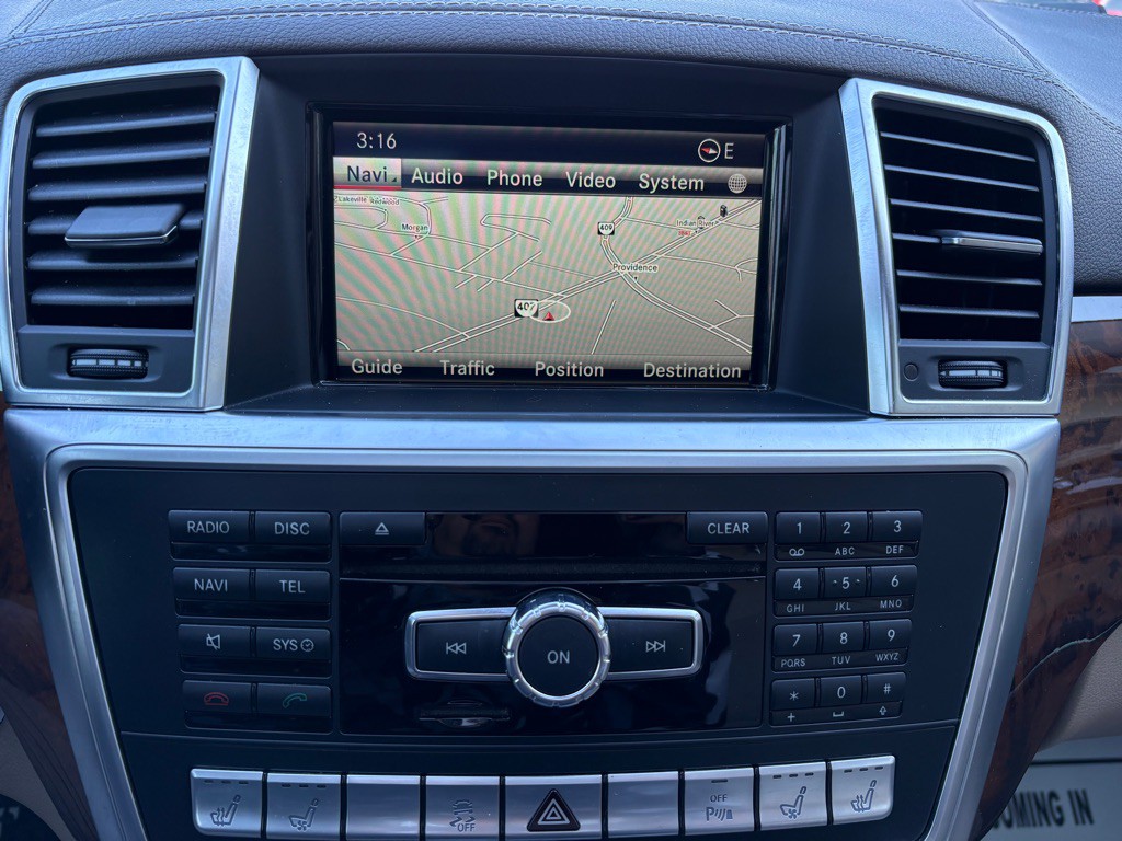 2015 Mercedes-Benz GL-Class Image 32