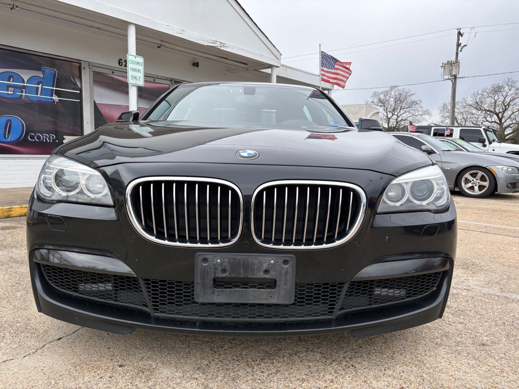 2013 BMW 7 Series Image 2