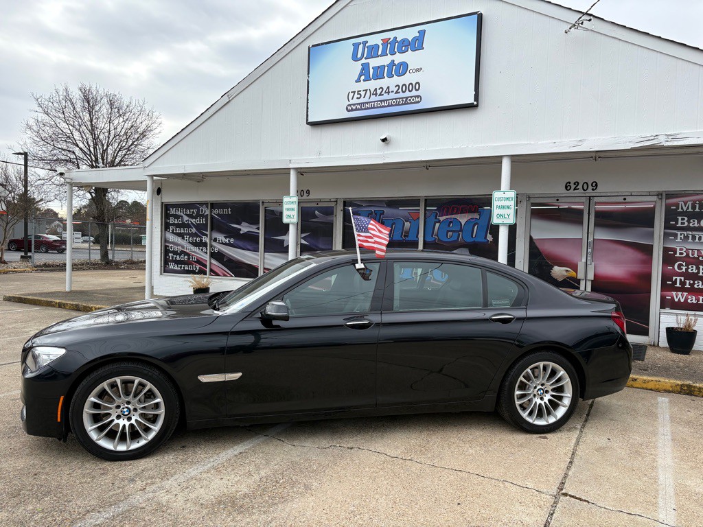2013 BMW 7 Series Image 3