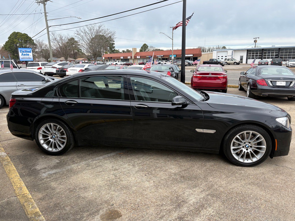 2013 BMW 7 Series Image 8