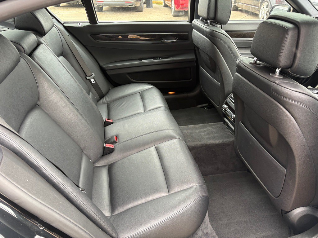 2013 BMW 7 Series Image 13