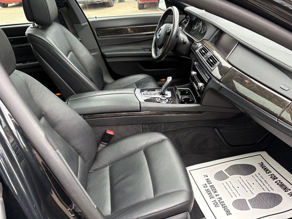 2013 BMW 7 Series Image 14