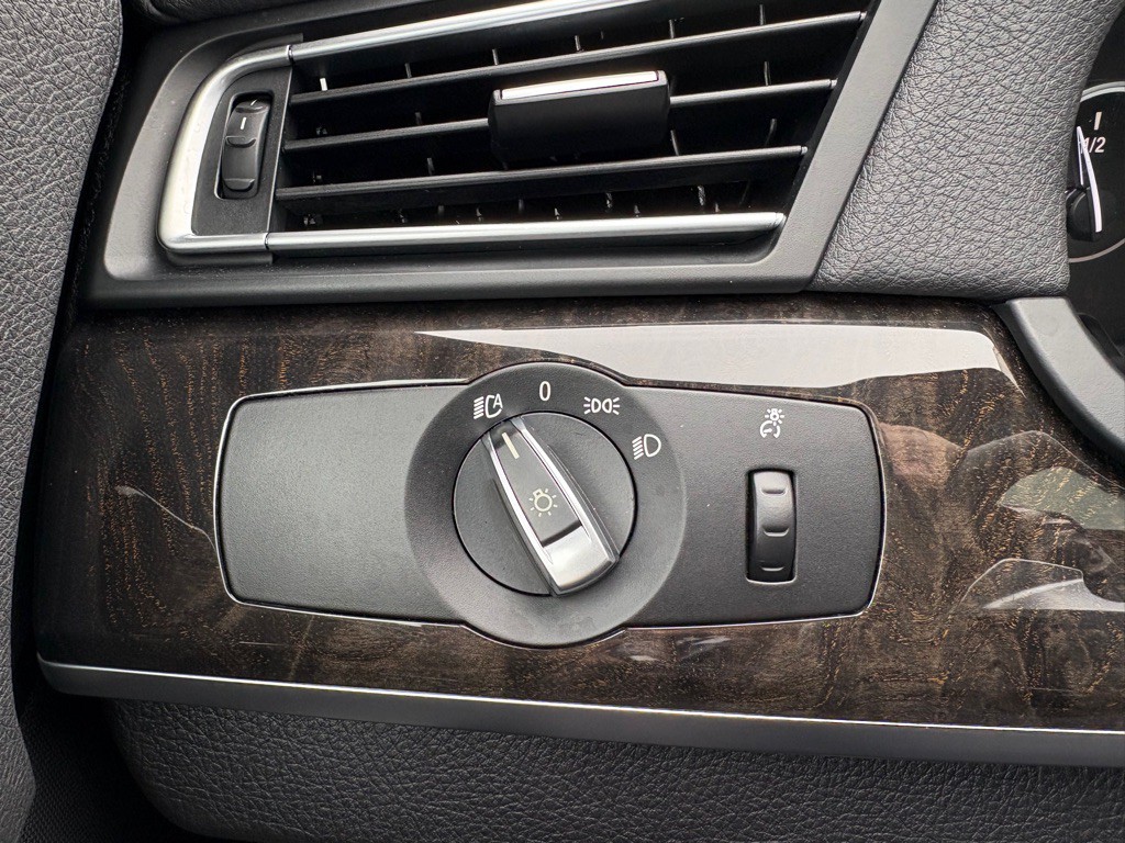 2013 BMW 7 Series Image 21