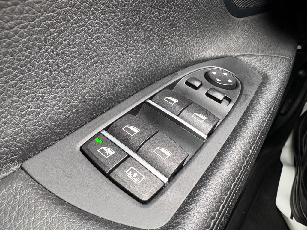 2013 BMW 7 Series Image 22