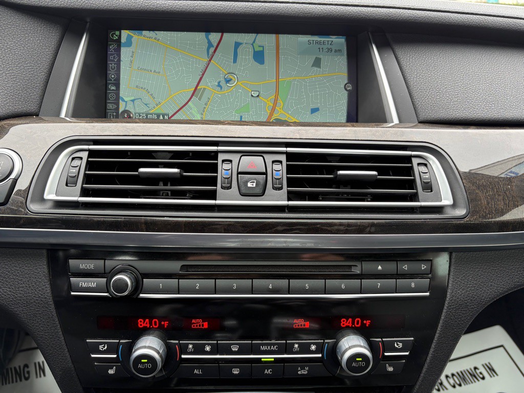 2013 BMW 7 Series Image 23