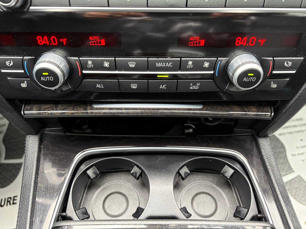 2013 BMW 7 Series Image 24