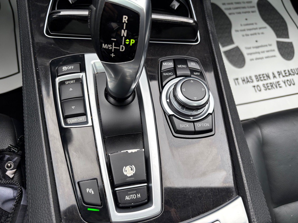 2013 BMW 7 Series Image 25