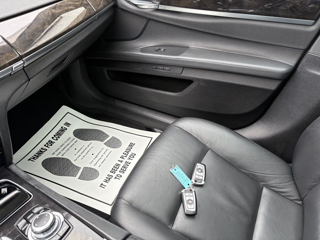2013 BMW 7 Series Image 27